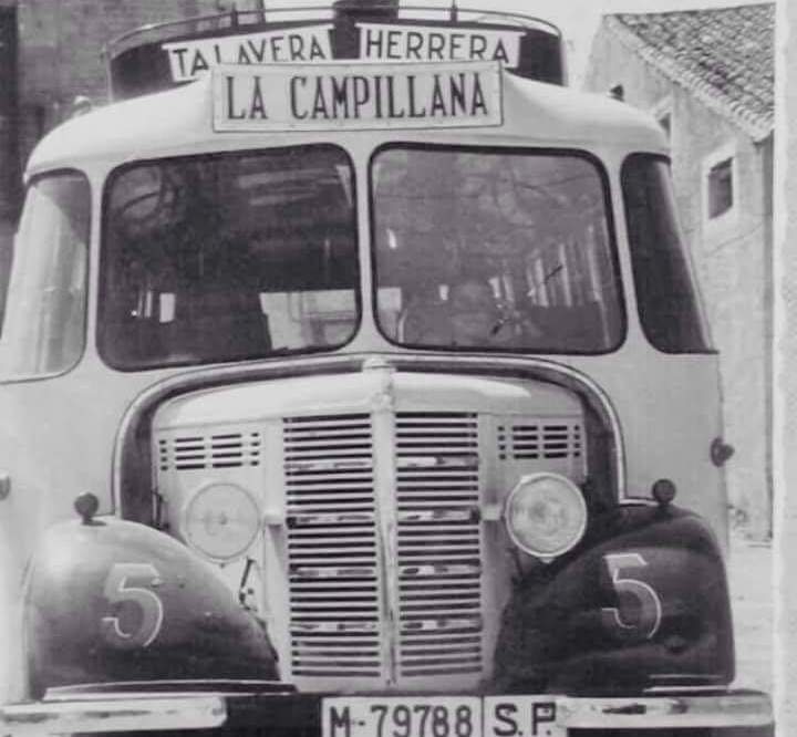 Fotografía b/n de autobús de 1948